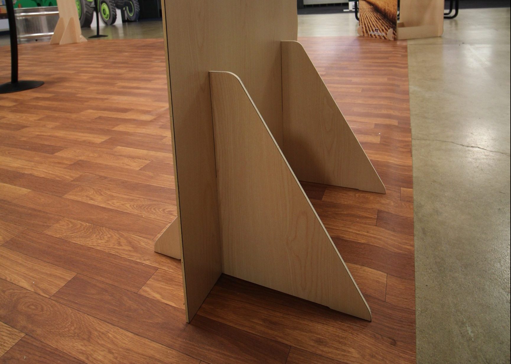 2 triangular support pieces at the base of the cutout stand-ups.